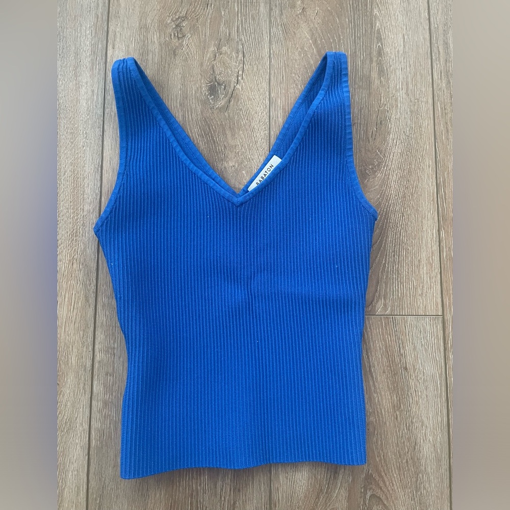 Babaton sculpt knit v neck size xs